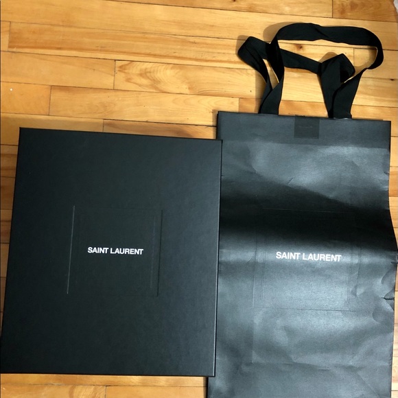 Authentic Chanel Magnetic Gift boxes and shopping bags collections - Picture 14 of 16